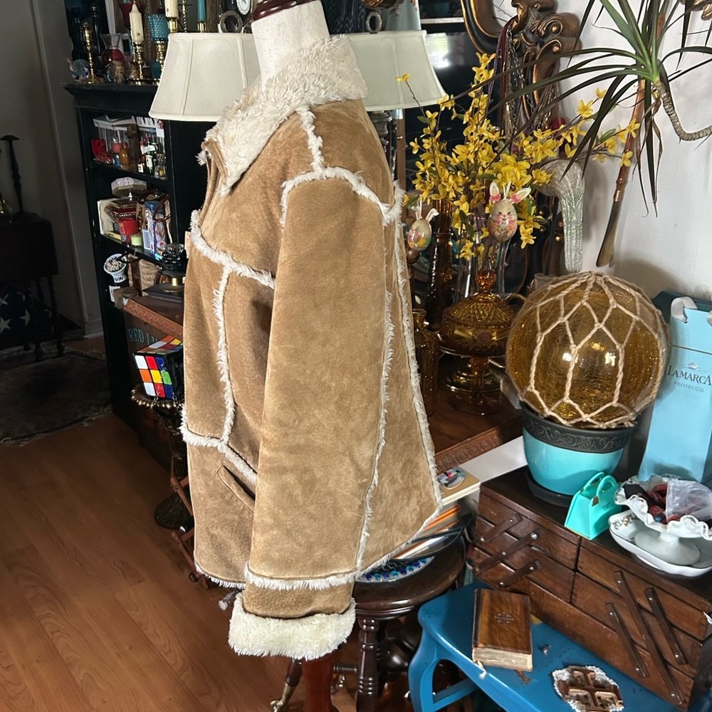 Vintage Tan and Shearling Leather Jacket - Picture 7 of 16